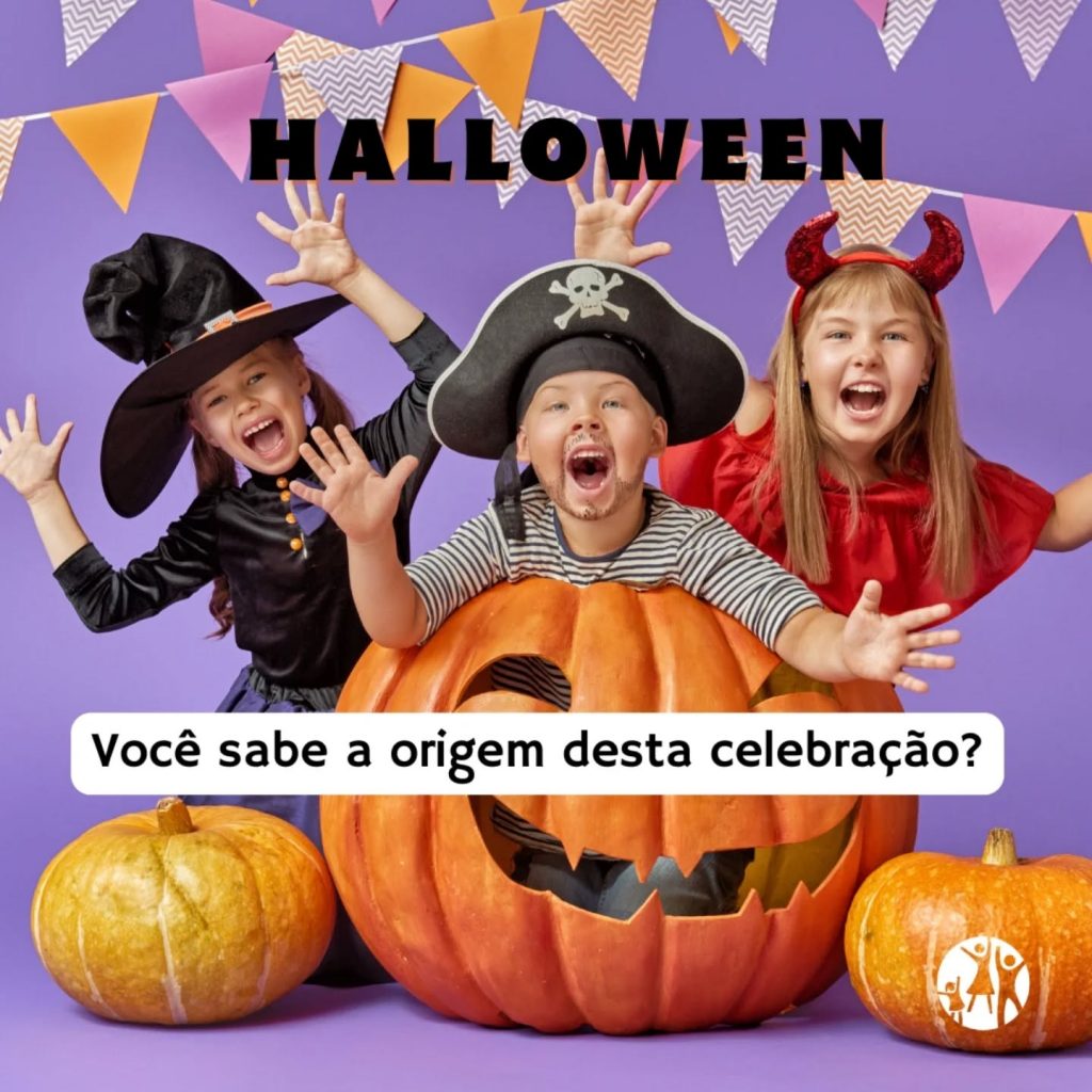 Crianças vestidas com fantasias de halloween